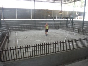 Hobo M in the middle of the cock fighting arena.